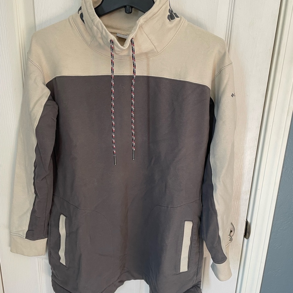 Columbia Two-Tone Hoodie in Cream and Gray